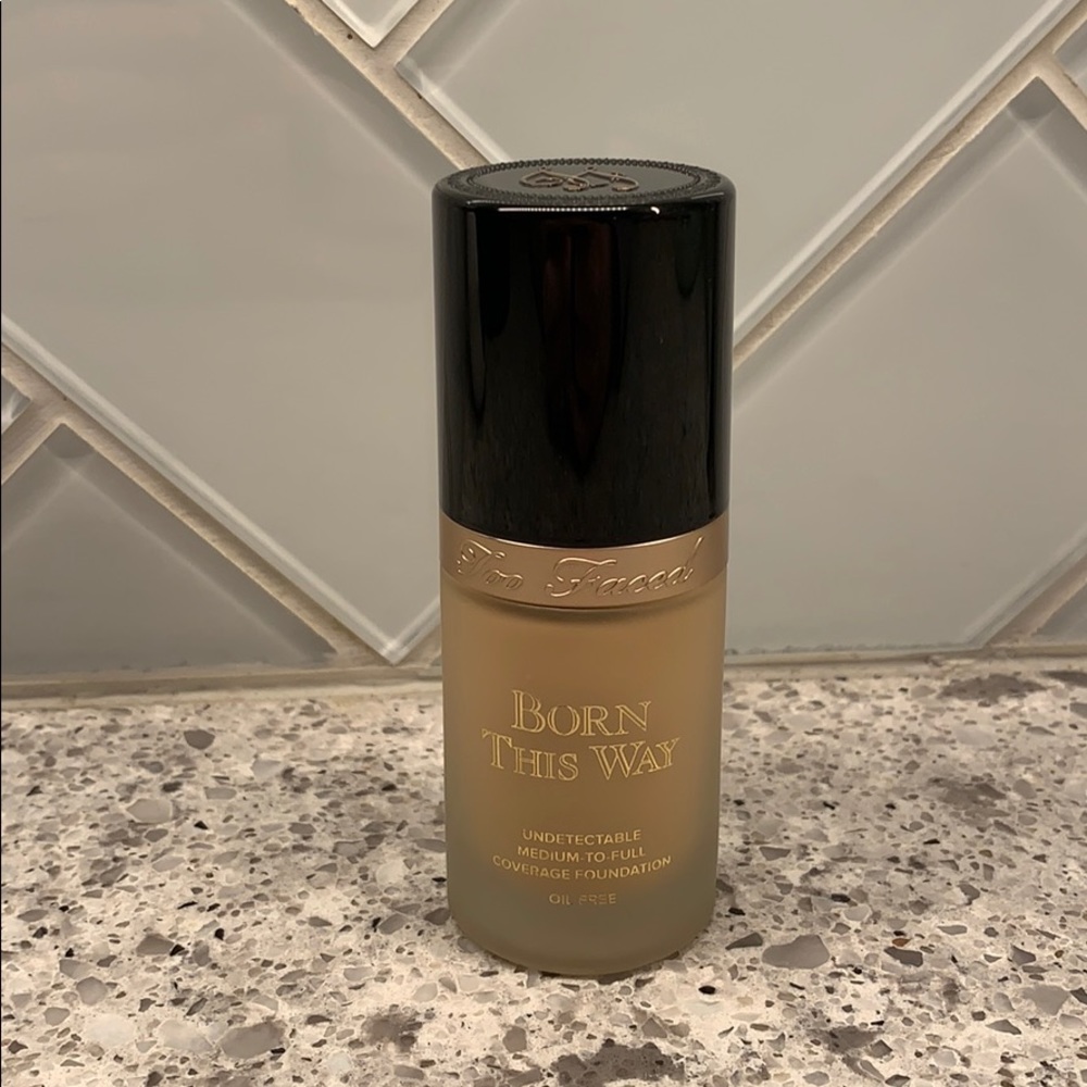Too Faced Born this Way foundation